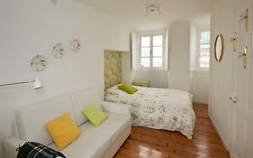 Alfama Cozy Studios By Get Your Stay